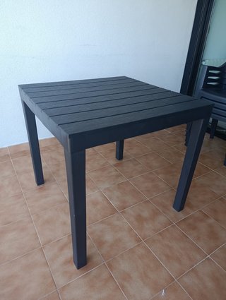 Conjunto mesa y 4 sillas de jardín