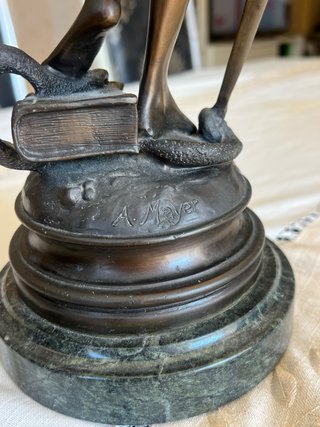 Escultura de bronce Themis siglo XX