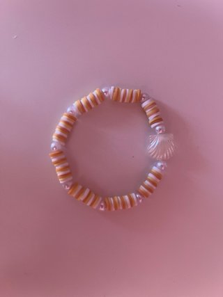 Pulsera hecha a mano con concha