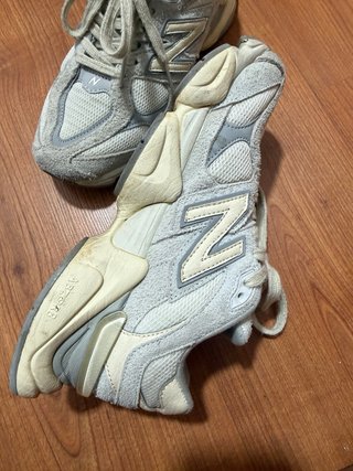 Zapatillas New Balance 9060 Gris/Crema Talla 39