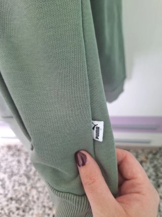 Sudadera Puma verde menta con logo rosa
