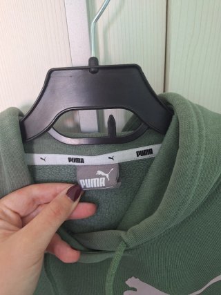 Sudadera Puma verde menta con logo rosa