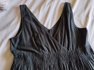 Vestido negro largo multicapa