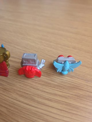 Superthings 5 figuras: 4 plateadas y 1 dorada