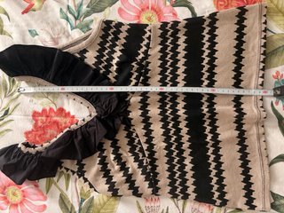 Top de punto zig-zag con volantes