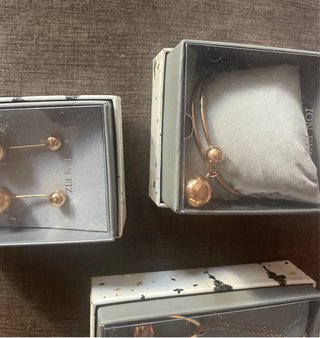 Conjunto Ion Fiz: Pendientes, Pulsera y Collar