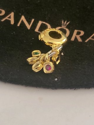 Pandora charm MARVEL con pietre colorate