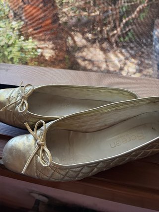 Zapatos planos dorados El Corte Inglés T.39