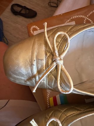 Zapatos planos dorados El Corte Inglés T.39