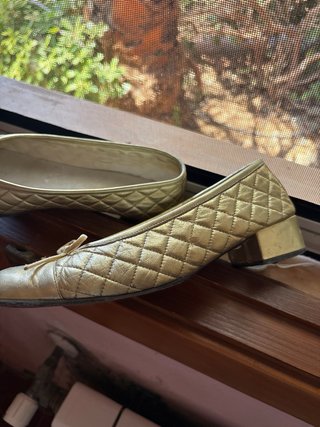 Zapatos planos dorados El Corte Inglés T.39