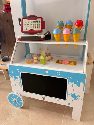 Carrito de helados de juguete Hape