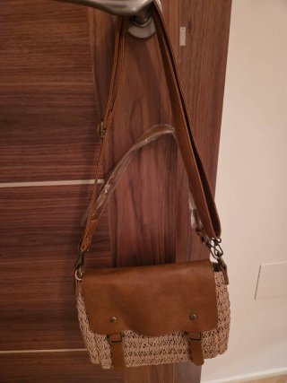 Bolso de rafia y piel