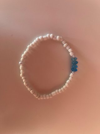 Pulsera hecha a mano