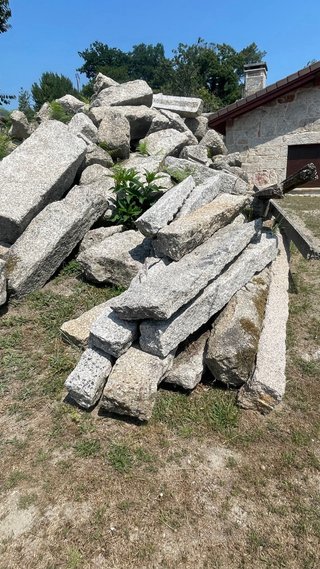 Las piedra para columnas y vigas