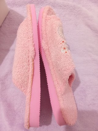 Zapatillas abiertas de verano a estrenar.