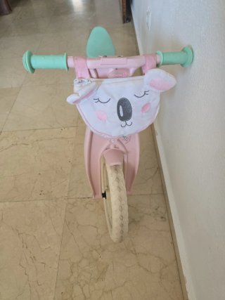 Bicicleta de equilibrio rosa