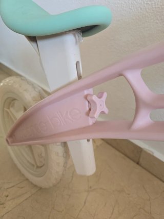 Bicicleta de equilibrio rosa