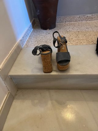 Sandalias grises de cuña