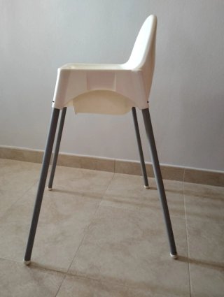 Trona blanca para bebé (sin cinturón)