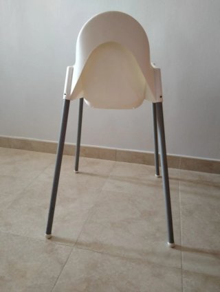 Trona blanca para bebé (sin cinturón)