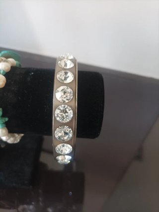 Pulsera plateada con brillantes
