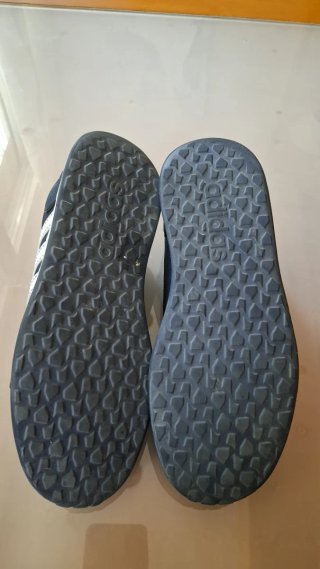 Zapatillas deportivas Adidas azules y blancas