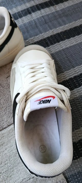 Nike Bambas Blancas y Negras