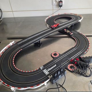 Circuito con 2 Coche Scalextric.