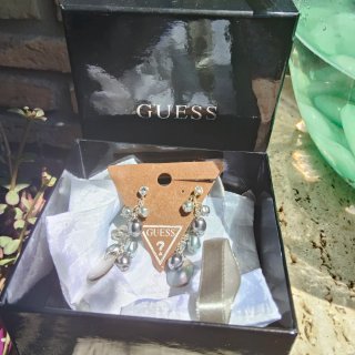 Pendientes Guess perla, circonitas y nácar