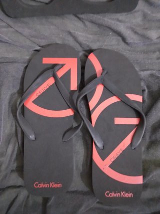 Chanclas Calvin Klein Negras y Rojas 42