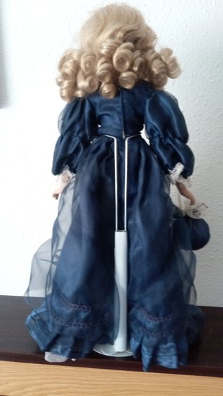 Muñeca antigua de porcelana