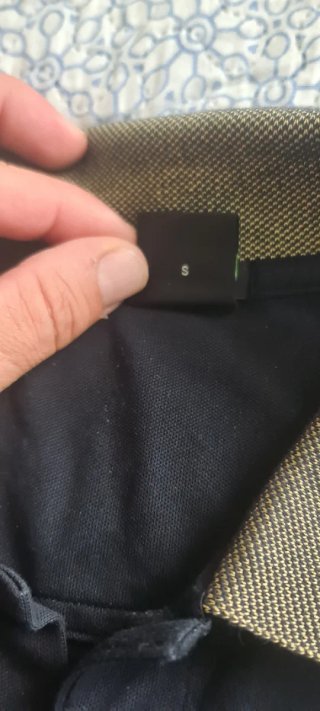 Polo Boss Negro y Dorado