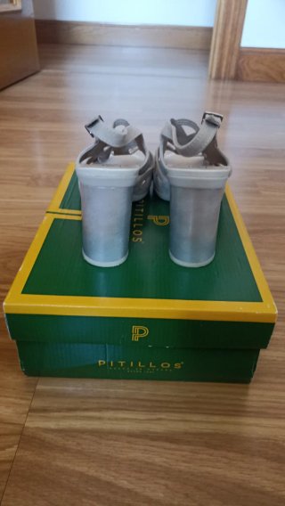 Sandalias Pitillos tacón beige y plata