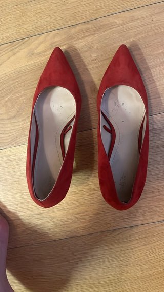 Zapatos de tacón rojos