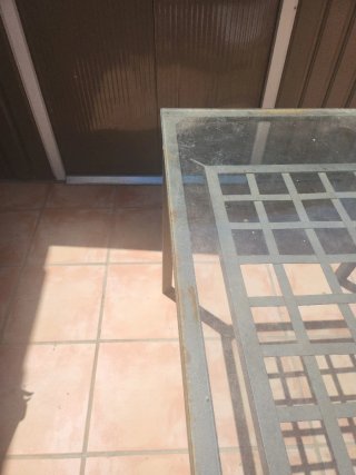 Tavolo da giardino in vetro e metallo