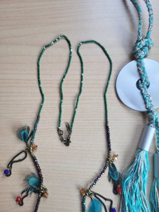 Collares de acero inoxidable con abalorios