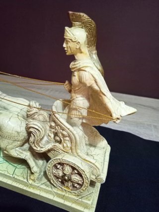 Figura de "Auriga Romano" de Alabastro