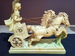 Figura de "Auriga Romano" de Alabastro