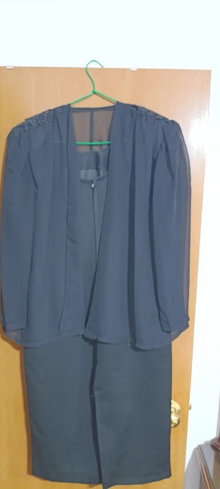 Vestido negro con detalles bordados
