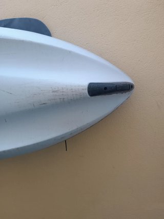 Kayak azul con remo