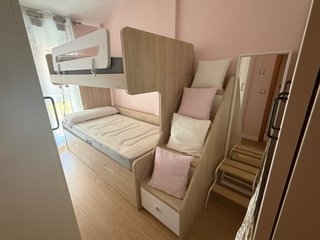 Letto a castello con scala e cassetti