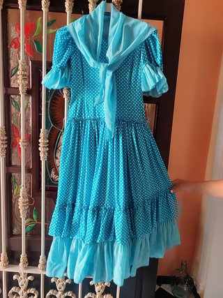 Traje de flamenca azul con lunares