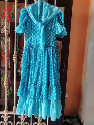 Traje de flamenca azul con lunares