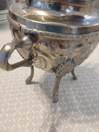 Recipiente árabe antiguo para azúcar/té