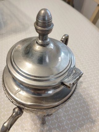 Recipiente árabe antiguo para azúcar/té