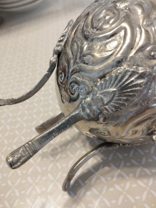 Recipiente árabe antiguo para azúcar/té