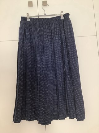 Falda plisada talla XL – azul marino con lunares