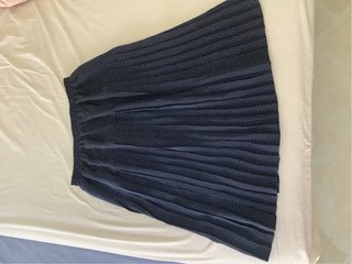 Falda plisada talla XL – azul marino con lunares