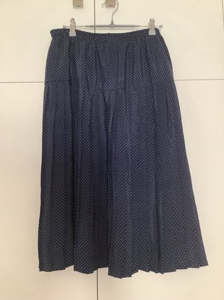 Falda plisada talla XL – azul marino con lunares