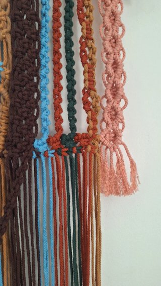 Painel Macramé 'Mariana' em tronco madeira natural